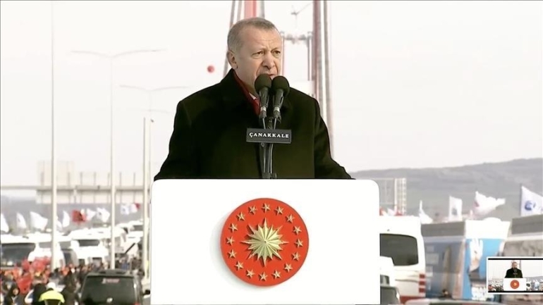 Erdogan inaugure le pont "Canakkale 1915", avec la plus longue travée du monde